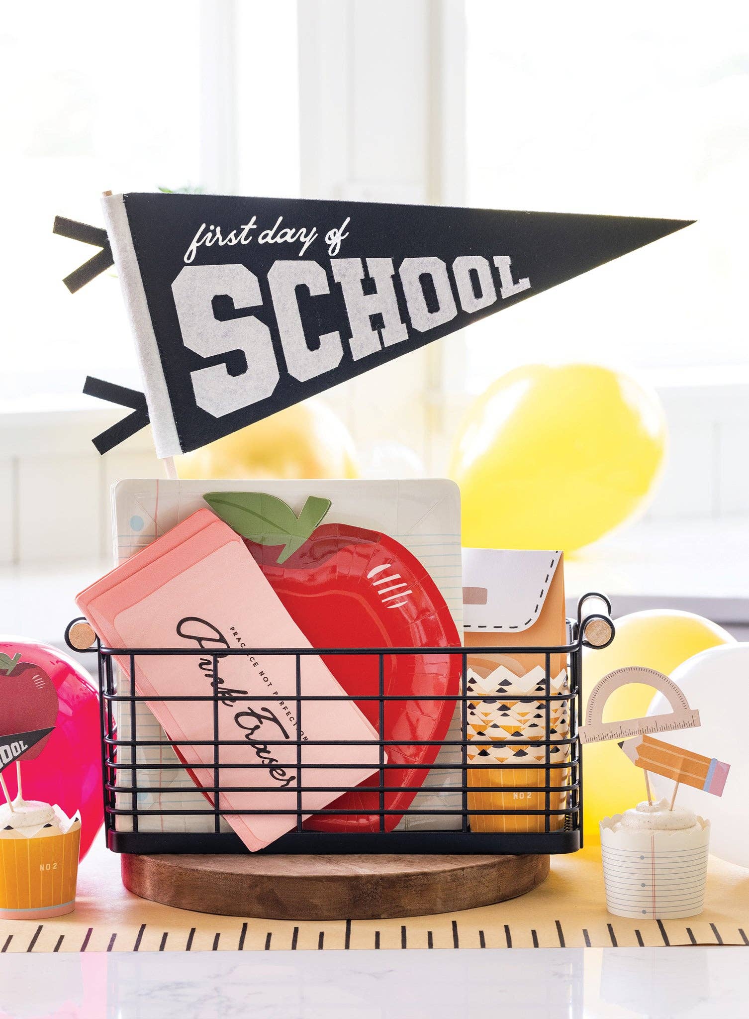BTS941 -  Apple Shaped Plate
